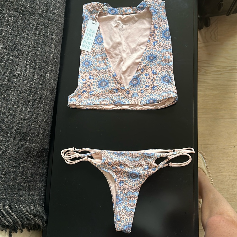 REVERSIBLE Frankies bikini 👙 - Picture 3 of 8